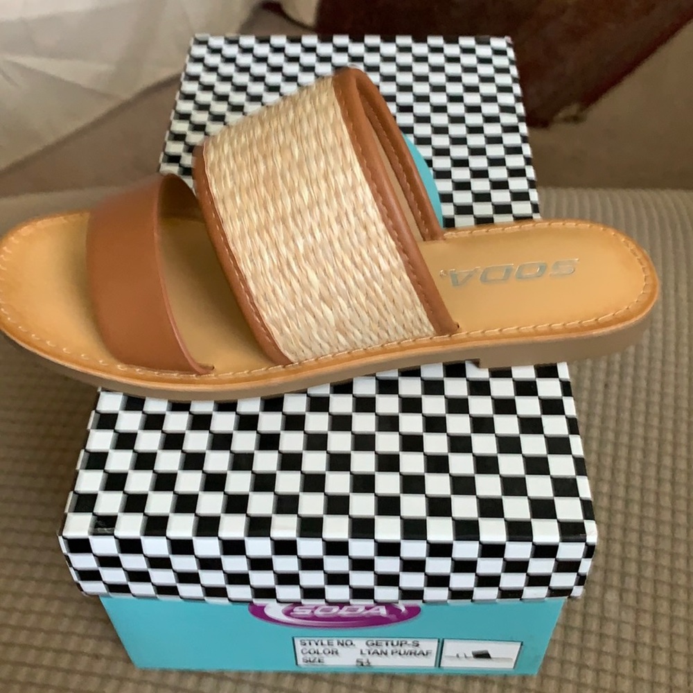Women’s Sandals 5.5